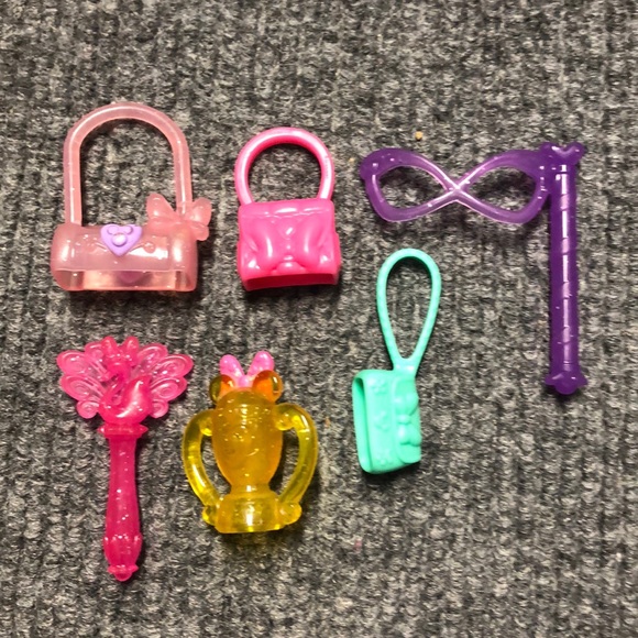 Minnie Mouse (2) with dresses, shoes, accessories - Picture 9 of 11